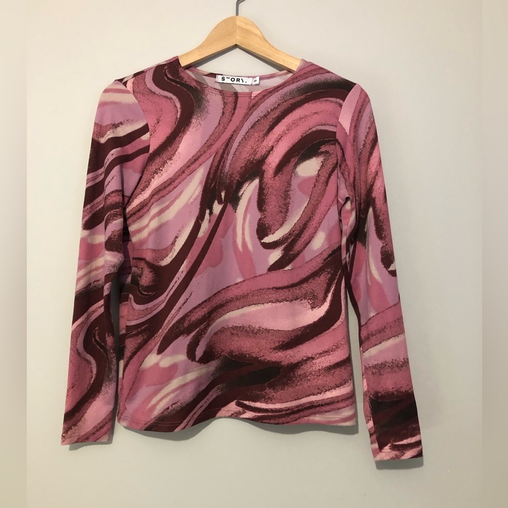 STORY. Y2K Women's Size Small Retro Pink Swirl Long Sleeve Top